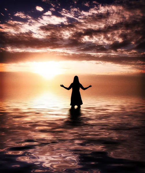 Woman Praising at sunrise — ストック写真