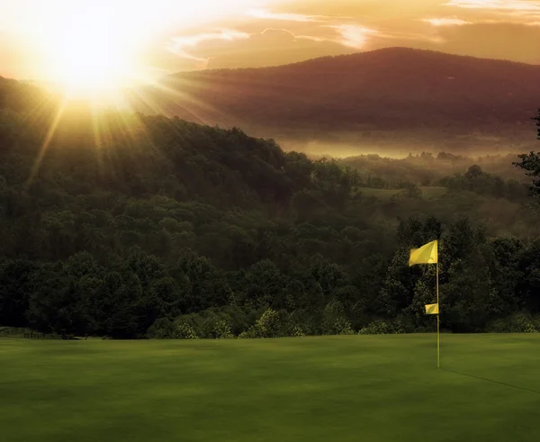 Solnedgång vid golfbanan — Stockfoto