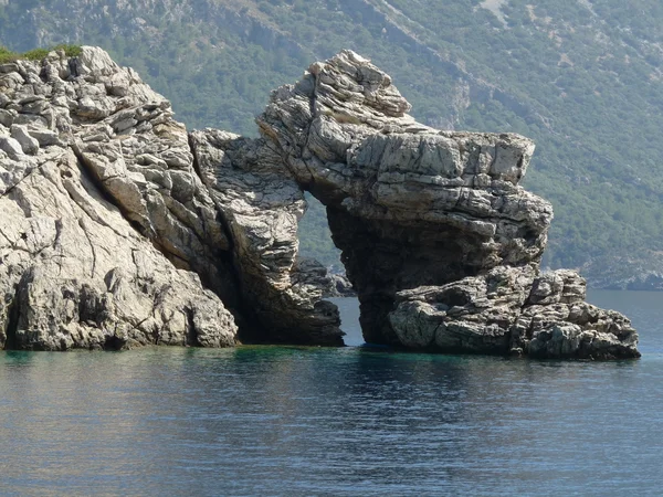 Ege Denizi kayalarda
