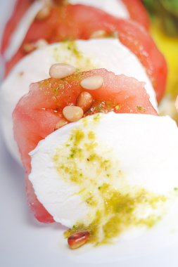 Caprese salatası