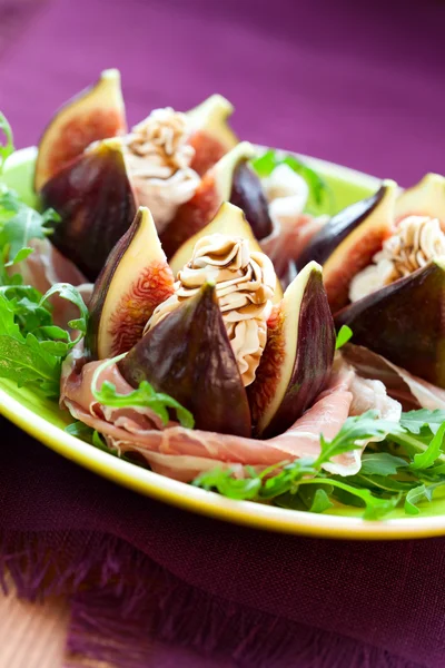 Figi z szynki, sera i octem balsamicznym — Zdjęcie stockowe