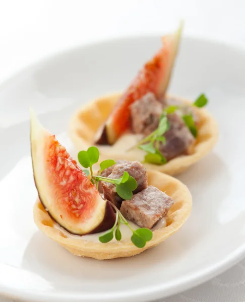 Appetizer with fig and pate — Stock Photo, Image