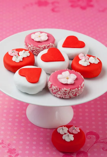 Petit fours for Valentine's Day — Stock Photo, Image