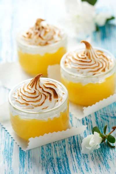 Zitronenbaiser-Dessert — Stockfoto