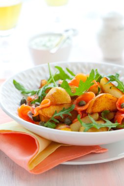 Somon füme patates salatası.