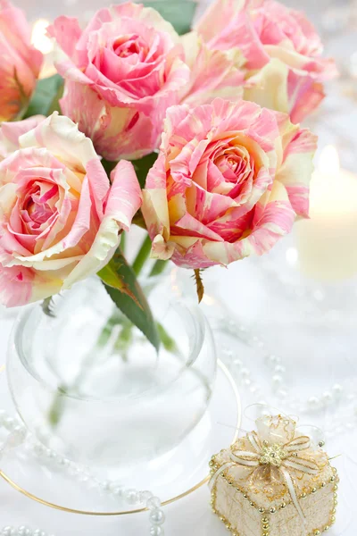 stock image Arrangment of pink roses