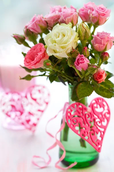 Vase of roses and hearts — Stock Photo, Image