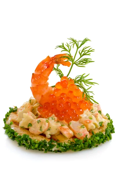 Shrimp salad and red caviar — Stock Photo, Image