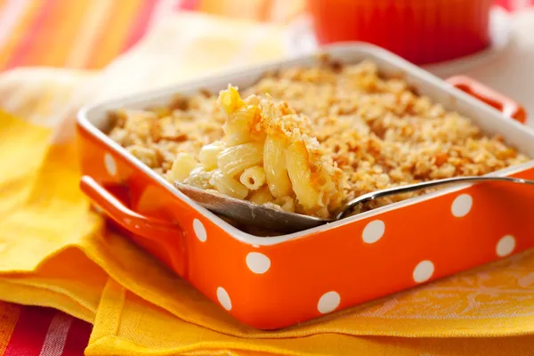 Baked macaroni and cheese — Stock Photo, Image