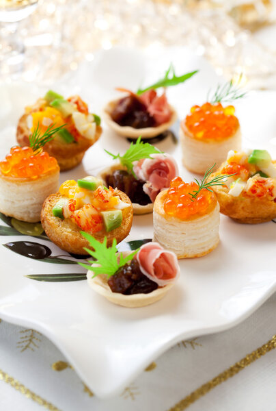 Ассорти праздничных закусок
