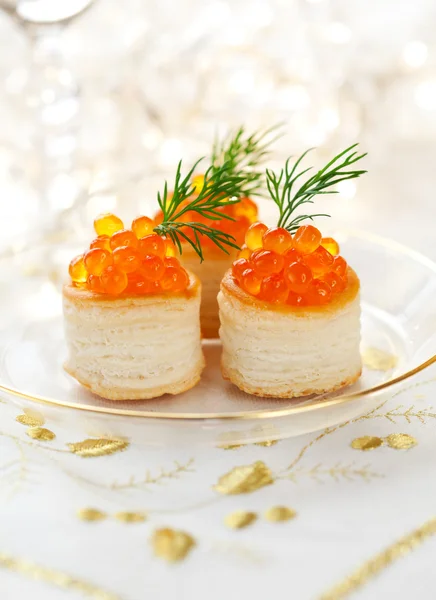 Vol-au-vents filled with red caviar — Stock Photo, Image