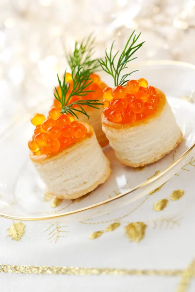 Vol-au-vents filled with red caviar — Stock Photo, Image