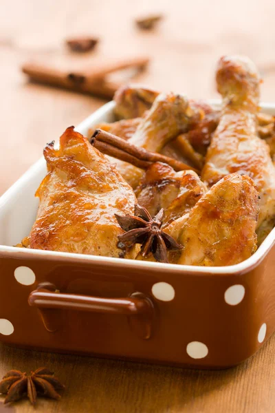 Roasted aromatic chicken — Stock Photo, Image