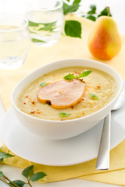 パースニップのクリーム スープ — ストック写真
