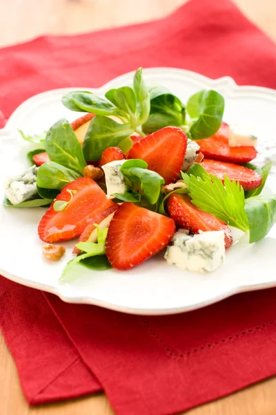 Erdbeer-Gorgonzola-Salat — Stockfoto