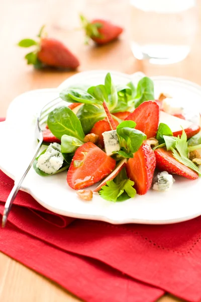 Salade de gorgonzola aux fraises — Photo