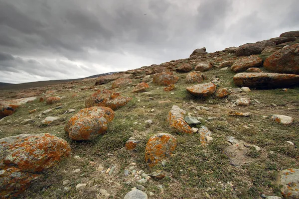 Orange rocks with stormy clouds in background — Stock Photo, Image
