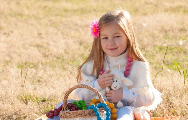 Beautiful little girl with a basket in anticipation — Stock Photo, Image