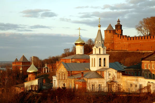 Kerk van Elia de profeet en kremlin. Nizjni novgorod, russi — Stockfoto