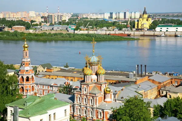 Kleurrijke weergave van zomer Nizjni novgorod in Rusland — Stockfoto