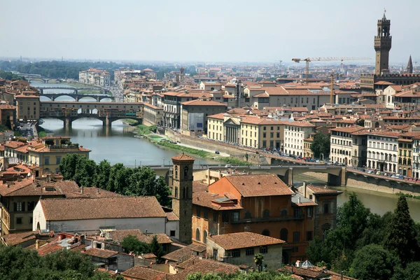 Rio Arno. Florença, Itália — Fotografia de Stock