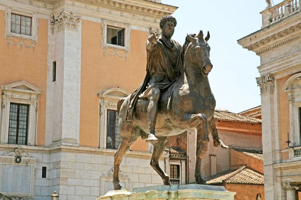 The Equestrian Statue of Marcus Aurelius. Rome, Italy — Stock Photo, Image