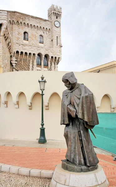 Estatua de un monje en el Palacio de Montecarlo de Mónaco —  Fotos de Stock