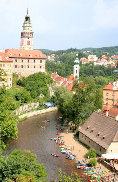 Boote auf dem Fluss in tschechischen krumlov — Stockfoto