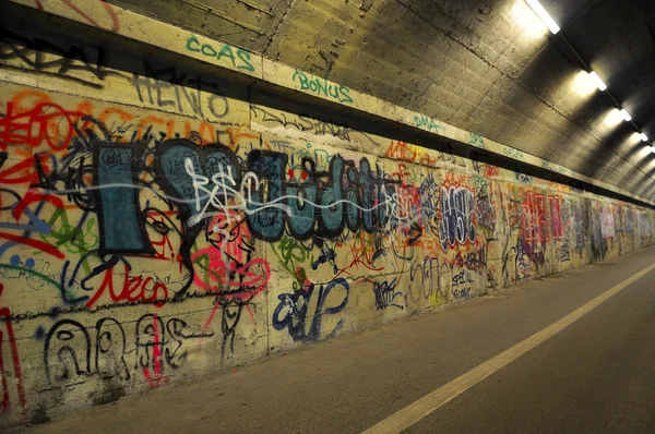 Graffiti v tunelu — Stock fotografie