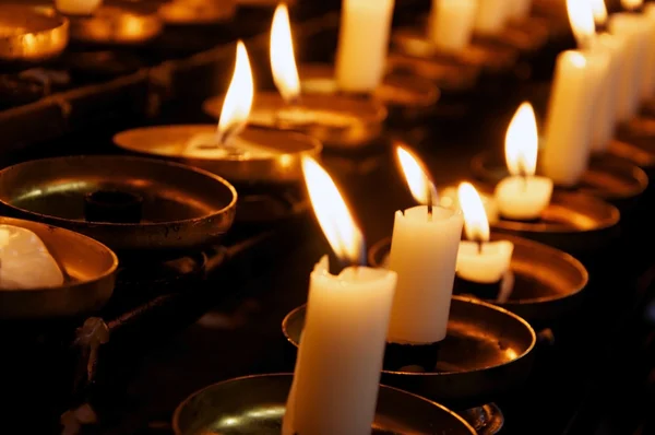 Modlitwa świece zbliżenie — Zdjęcie stockowe