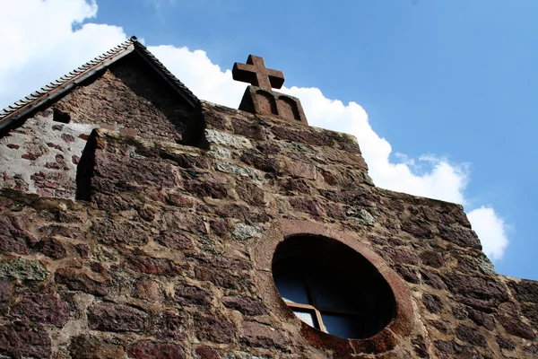 Eski kilise üzerine çapraz — Stok fotoğraf
