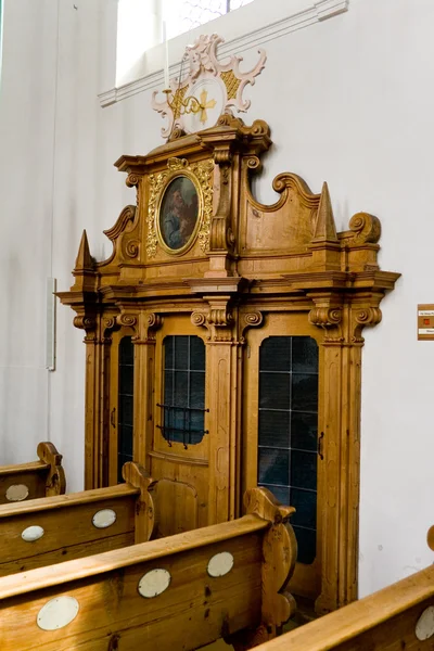 Günah çıkarma odasında bir Katolik Kilisesi — Stok fotoğraf