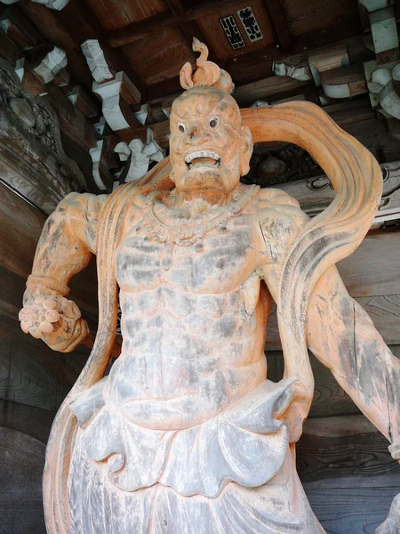 Guardian statue at japanese shinto-shrine — Stock Photo, Image