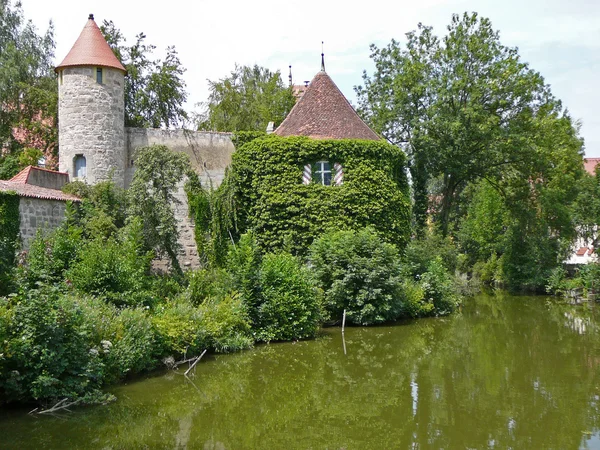 Befästningen på en medeltida stadsmur — Stockfoto