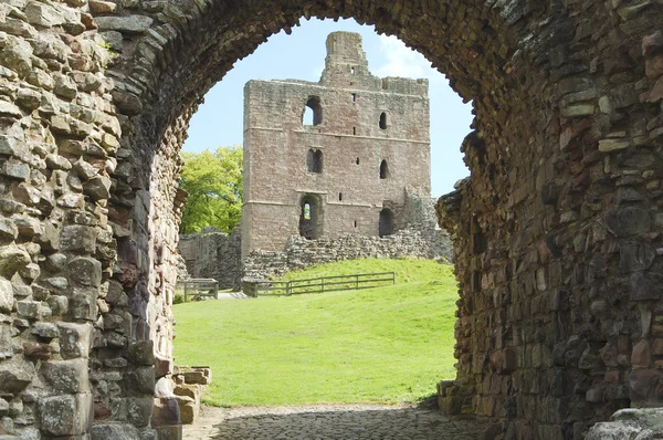 Norham Castle and tower through the entrance gate — Stock Photo, Image