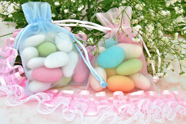 Obsequio con caramelos — Stock Photo, Image
