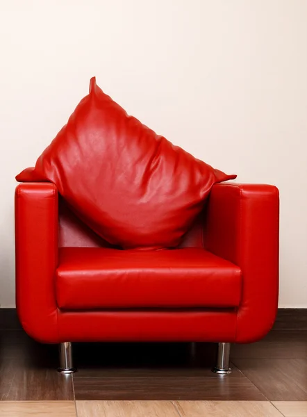 Κόκκινη δερμάτινη καρέκλα — Φωτογραφία Αρχείου