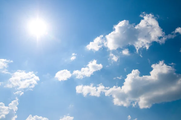 Światło słoneczne i chmury — Zdjęcie stockowe