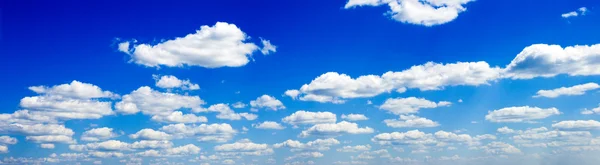 XXL jasné modré oblohy panorama — Stock fotografie