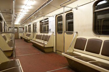 Moskova metro içinde boş tren