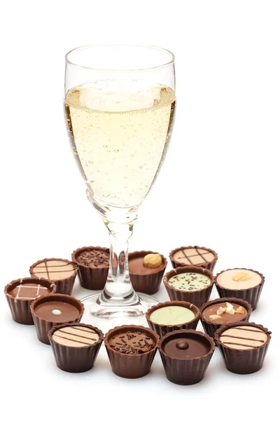 グラス シャンパンとチョコレート — ストック写真