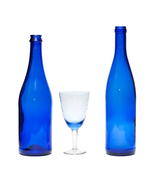 Dos botellas azules con vidrio — Foto de Stock
