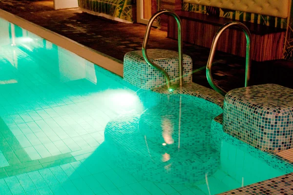Luxus-Schwimmbad — Stockfoto