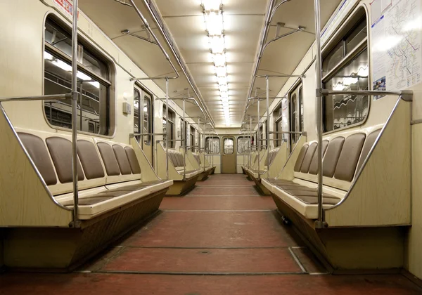 Dentro do trem vazio no metrô de Moscou — Fotografia de Stock