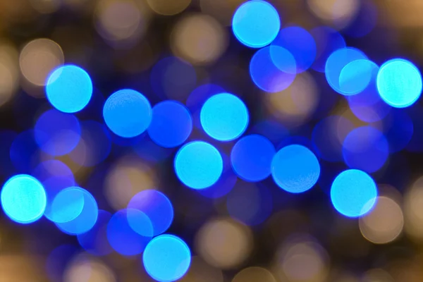 Verschwommene Weihnachtsbeleuchtung. Hintergrund der Feiertage — Stockfoto