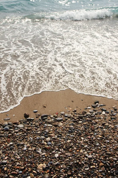 Welle an der Sandküste — Stockfoto