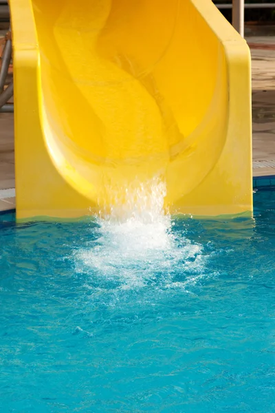 Жовтий водна гірка — стокове фото
