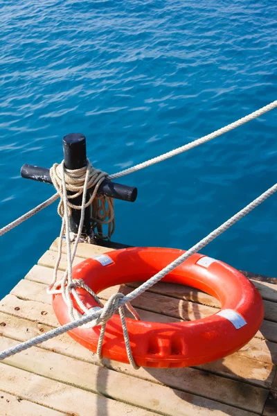 Life buoy on a pier — Stock Photo, Image