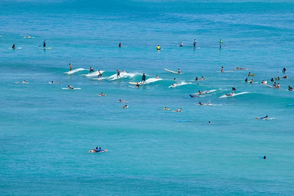 Surfistas Tropical Beach Paradise Imágenes de stock libres de derechos