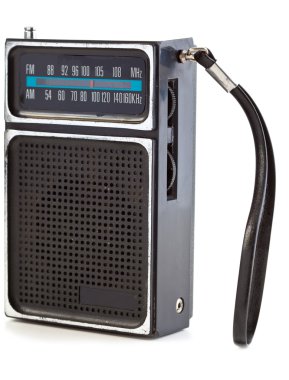 Beyaz arka plan üzerinde izole klasik siyah transistörlü radyo